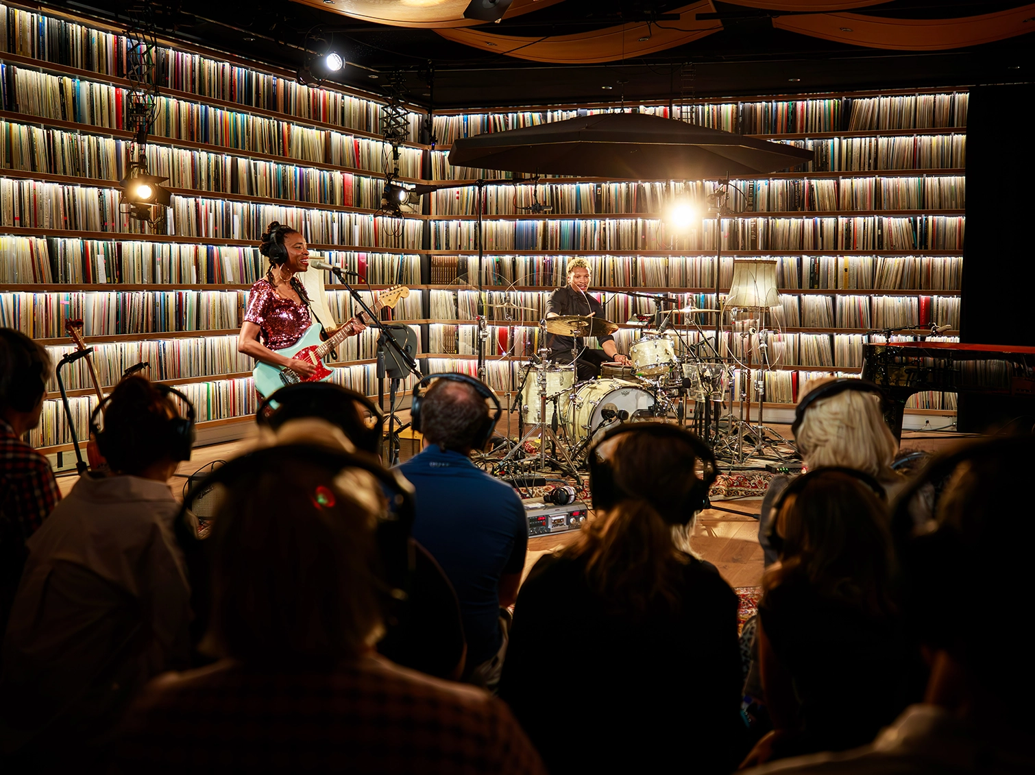 Discover_Teneia-Sanders_Banner_02